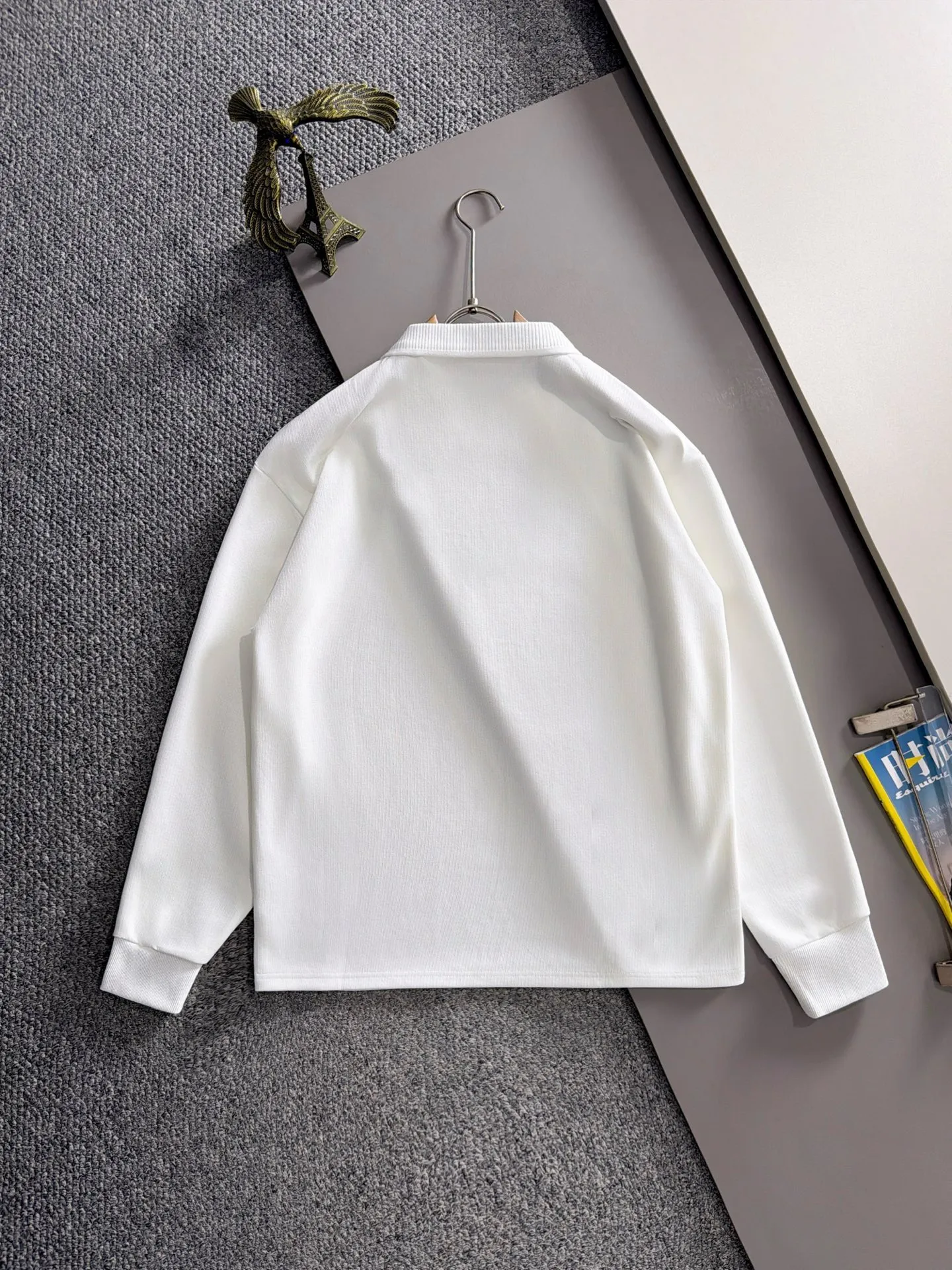 Paris 2026 long-sleeved sweatshirts for men and women, Same Style, many stars, Same Style, top Original version, feel free to compare🆚The fabric is custom-dyed, lightly sprayed and distressed, the fabric, material, and details are consistent with the original, using special cotton and linen fabrics. The cost of the fabric is extremely expensive. It is twice as expensive as pure cotton materials, no expense is spared just to do better. Three standards are complete. The comparison between non-market products and my fabrics is very different, only the top version! Size: M-4XL